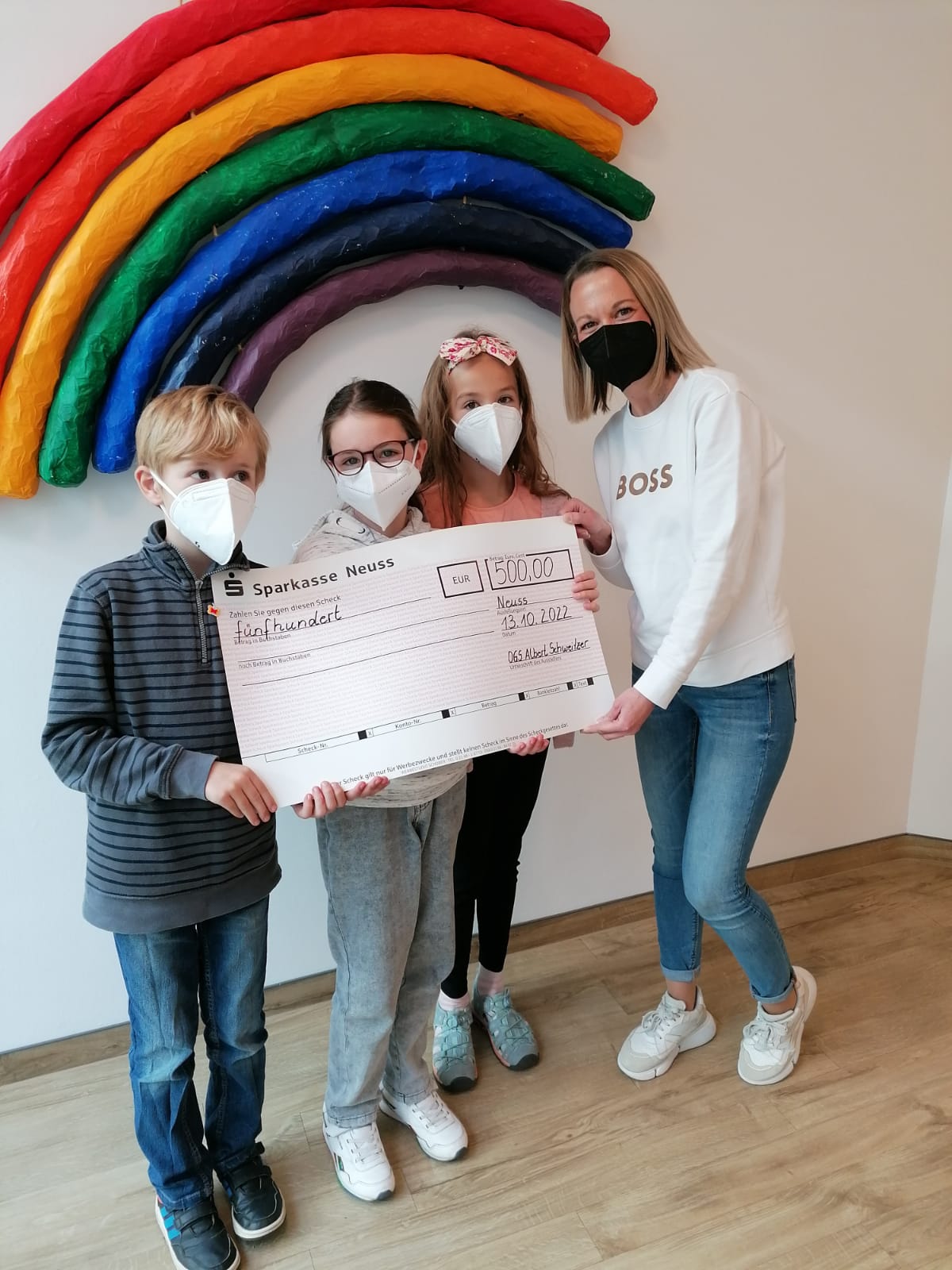 Check im Wert von 500 Euro für das Kinderhospiz Regenbogenland